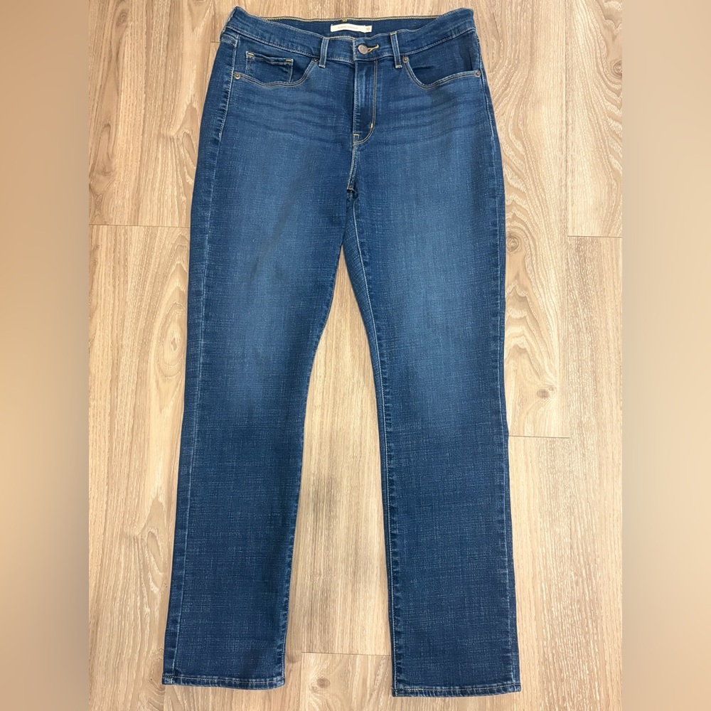 Levi’s women’s Classic straight Blue Jeans size 10 (W 30 L 30)